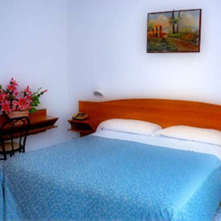Hotel Cavour Соренто Екстериор снимка