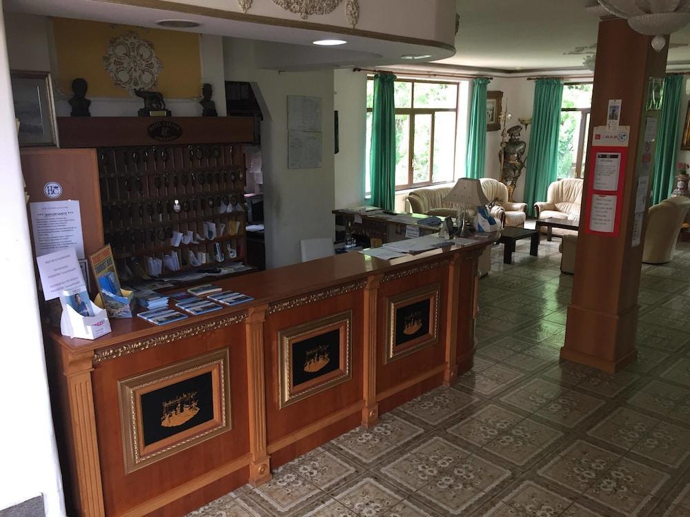 Hotel Cavour Соренто Екстериор снимка