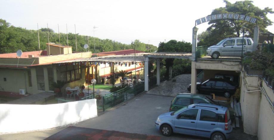 Hotel Cavour Соренто Екстериор снимка