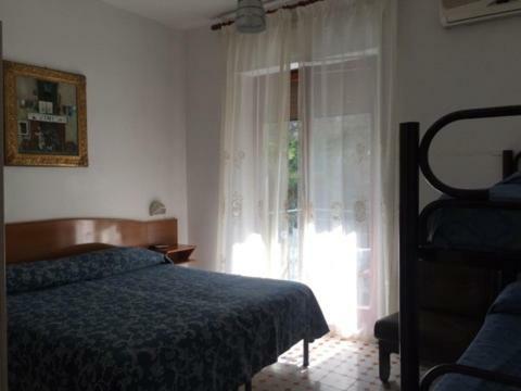 Hotel Cavour Соренто Екстериор снимка