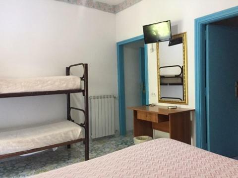 Hotel Cavour Соренто Екстериор снимка
